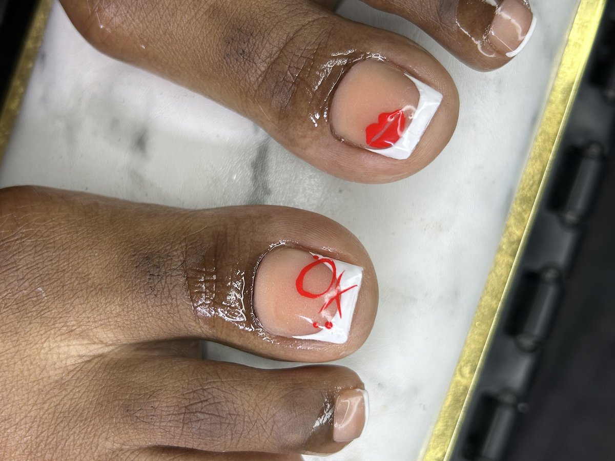 kayyDione's tweet photo. French,Kiss ๐
#valentine #Toes #French #pedicure #Rdu #durhamNails #nailTech https://t.co/4CVaoVmc9Y
