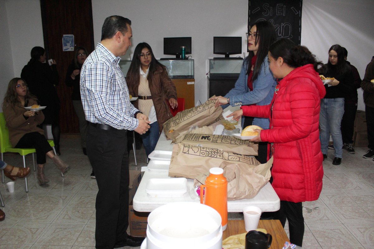 Qué mejor oportunidad para convivir e integrar al equipo de <a href="/SEDECOPachuca/">SEDECO Pachuca</a> que con un desayuno ☕ de tamales  🥖 y chocolate  🧋para celebrar el #DíaDeLaCandelaria.

Disfruta este día en compañía familiar 👩‍👩‍👦‍👦.

#PachucaAvanzaContigo
