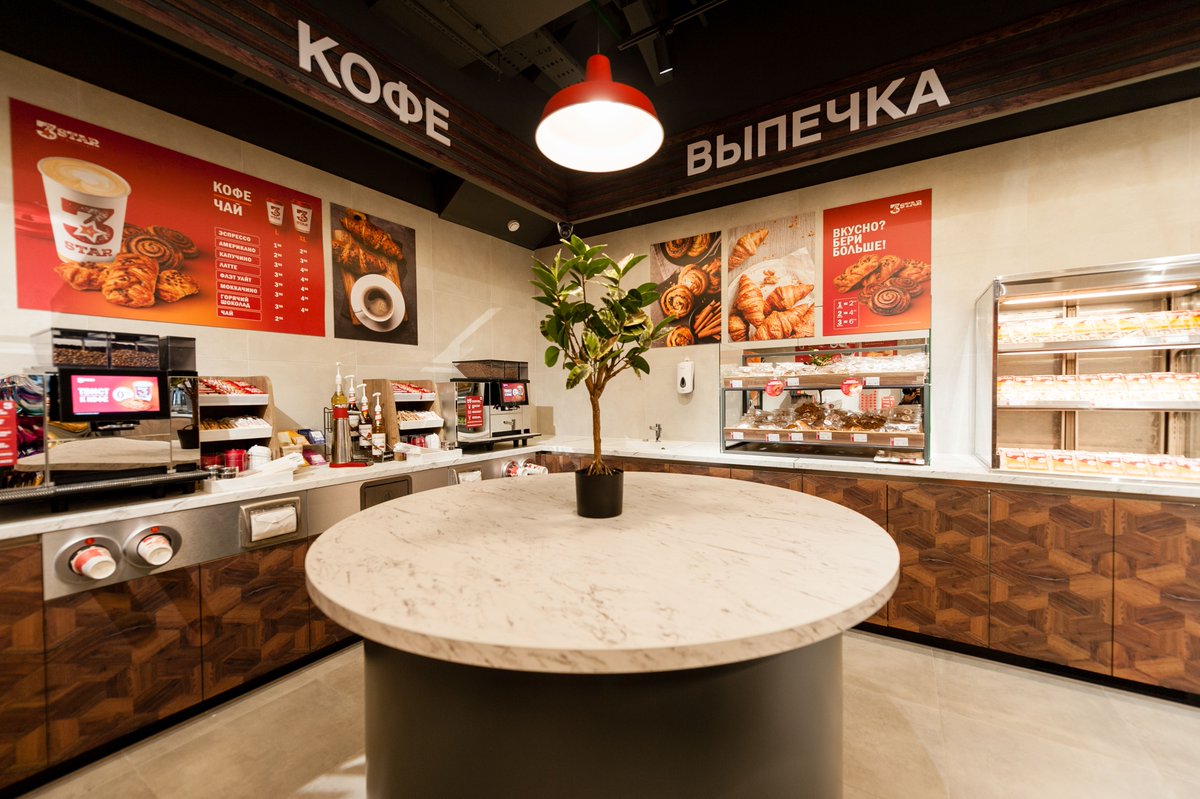 retailbetter's tweet image. 3 Star tastefully brings a #modernconvenience store brand into an old city. GSP collaborated with a Latvian architecture &amp;amp; engineering firm to develop the concept for their client. The complete brand package includes #foodservice. hubs.ly/Q02jt0bw0 #storeswelove