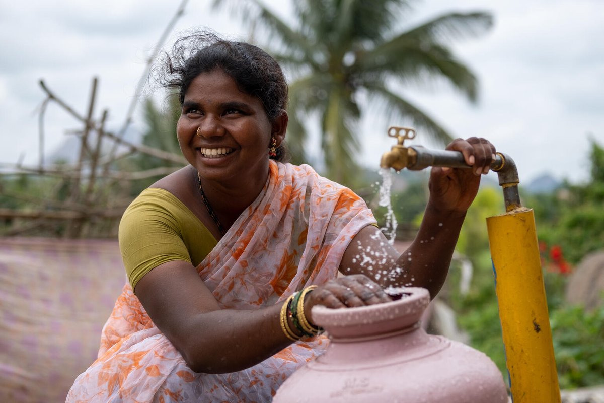 💧 Water is life. 💧 Water is a basic human right. But an estimated 2️⃣ billion people, one-quarter of the 🌍 world's population, do not have access to safe drinking water 🚰 📷 @UNICEF wrld.bg/QnwQ50QwzZ6