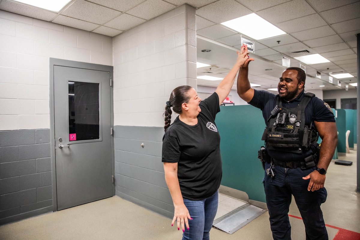 WeAreLMDC's tweet image. There is more than one way to make a difference; We make a difference daily by supporting our teammates and spreading positivity.  

#WeAreLMDC #StrengthInService #LouisvilleKY #LMDC #CorrectionsFacility