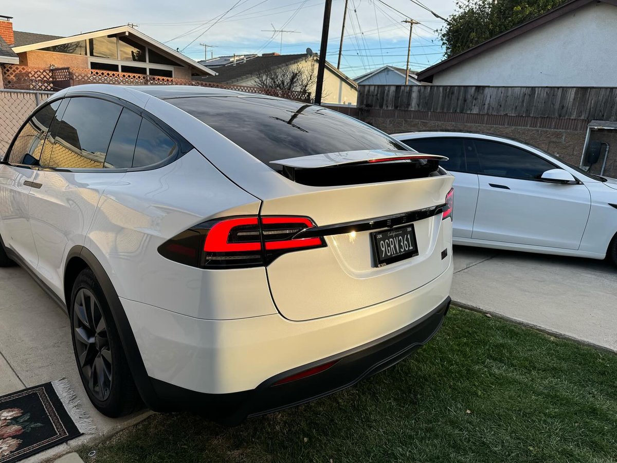 RplatebyReviver's tweet photo. Riding in style with my Tesla gang! 🚗💨 From the sleek Model S Plaid to the robust Model X Plaid, every ride is a thrill. Upgraded with Reviver RPLATEs for that extra edge. #Reviver #RPLATE #PlaidOut #TeslaLife #ReviverRevolution #ElectricSquad
📸: @Maazisrock https://t.co/XbiiLpq9vp
