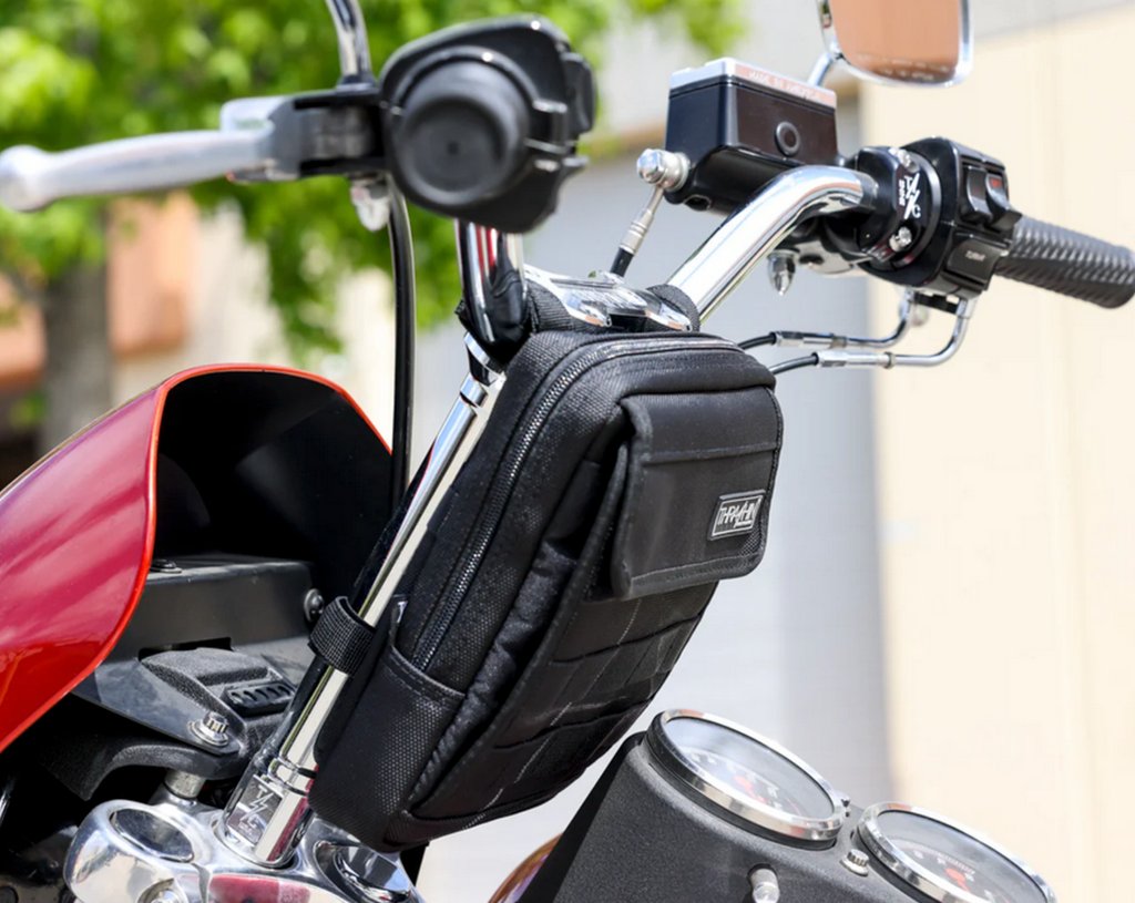 DeadbeatCustoms's tweet photo. Keep your essentials close with the Thrashin Supply Slim Handlebar Bag!
https://t.co/7CUPb2D0ty
#ThrashinSupply #HandlebarBag #RideInStyle https://t.co/RJ25zmDz3W