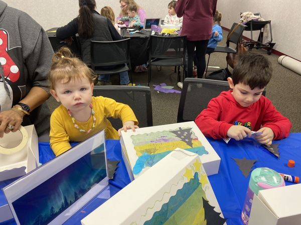rvcpl's tweet photo. We had a great time making Northern Lights nightlight boxes at our Afternoon Craft. Many thanks to the #CotsenChildrensLibrary for the inspo! 

#rvclibrary #kidcrafts #northernlights 🌌 https://t.co/HrDisQSBpN