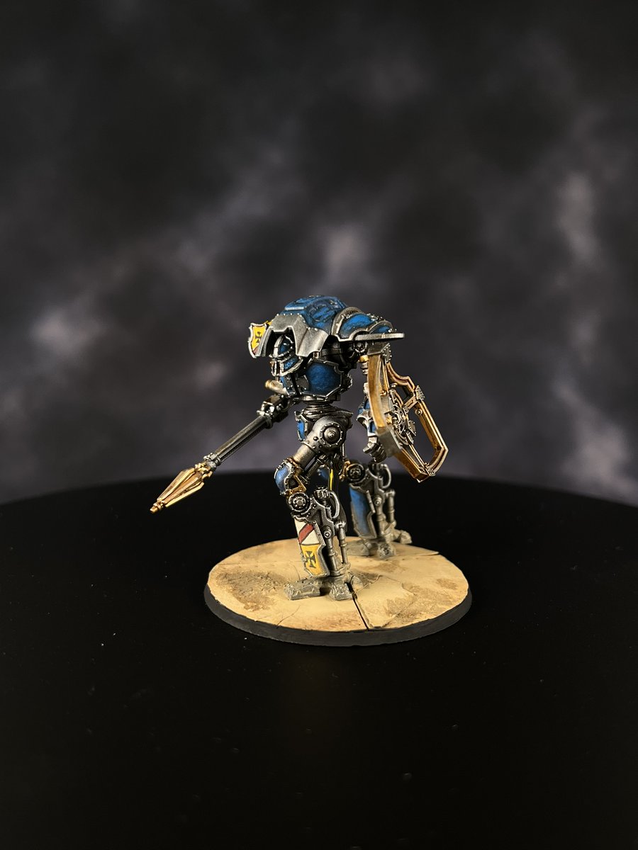 Alcpwnd's tweet photo. @OMechanicum Does a tiny knight count? https://t.co/UMRPcw2RJw