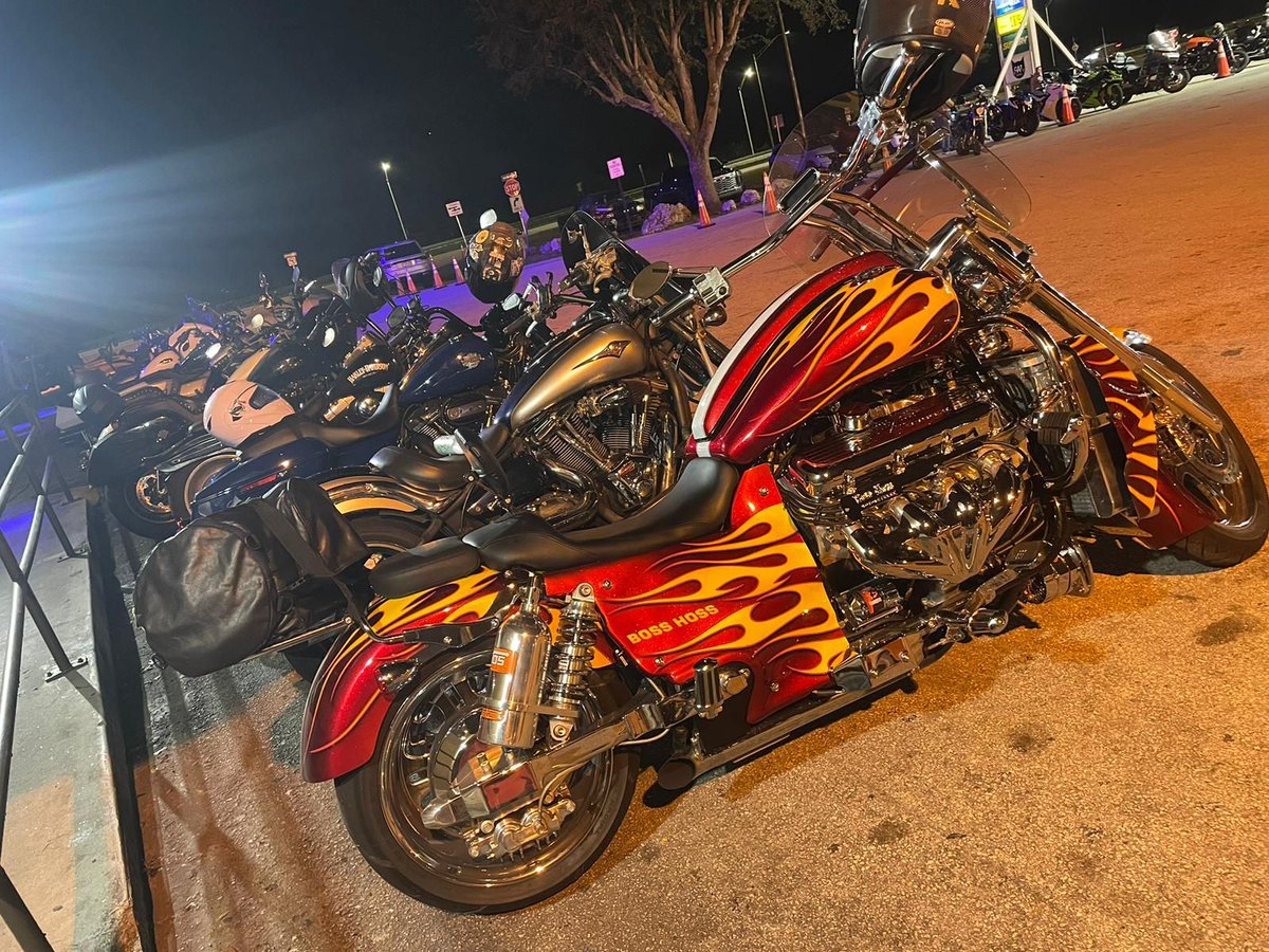 ilmcmiami's tweet photo. Perfection in one picture!

#motorcycleclub #motorcycle #mc #harleydavidson #motorcyclelife #motorcycles #brotherhood #bikers #harley #ironlegacy #ironlegacymotorcycleclub #ironlegacymc #ilmc #hilth #whiteandgold #mclife https://t.co/WaLo3vy7ve