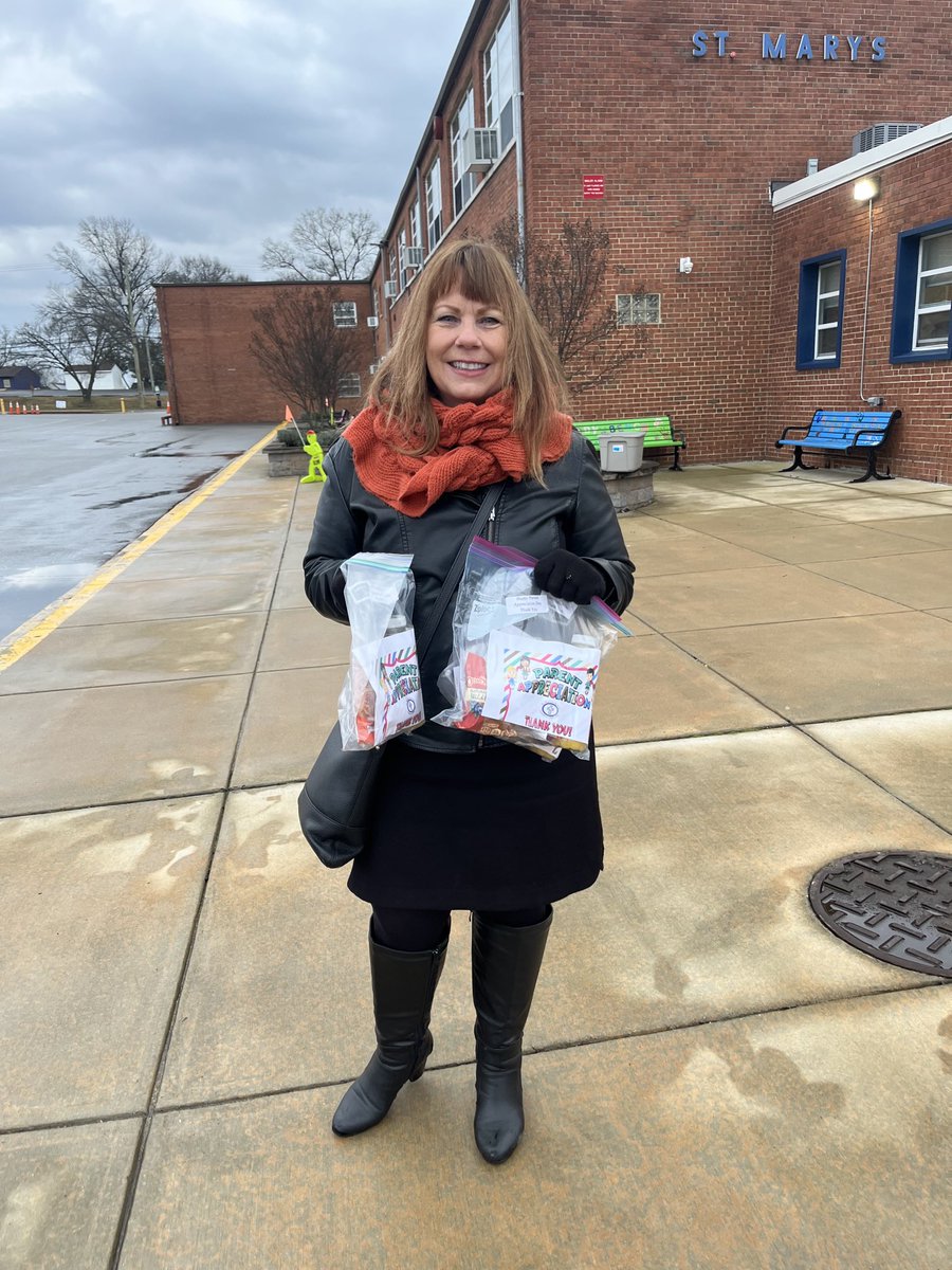 marys_lh's tweet image. Parent Appreciation Day at St. Mary’s School in Landover Hills!  Blessed to have Anne Dillon, Assistant Superintendent for School Operations and Student Services as our special guest helping us surprise and distribute morning “goodie” bags to our Parents! 
#CSW2024
#ADWCommUNITY