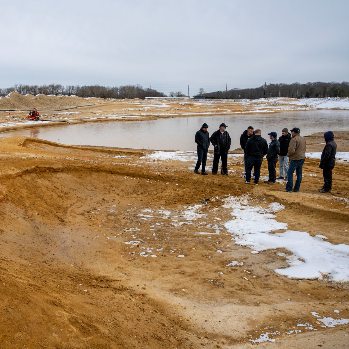 MikeTrout's tweet photo. Temps were low but excitement is high at Trout National. Highlights from another great visit with @tigerwoods and @tgrdesignbytw as we continue to make forward progress on the course. https://t.co/me2KILTIdL