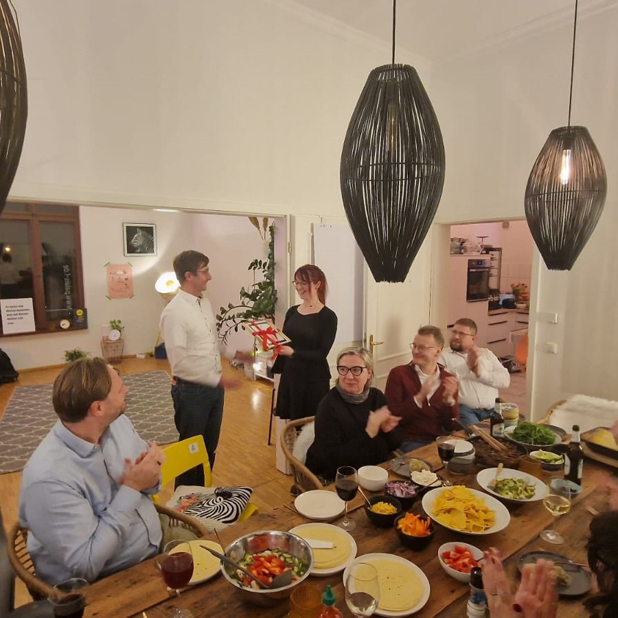 EdithaLions's tweet photo. Gestern Abend fand nicht nur unsere Frühjahrsmitgliederversammlung sondern auch unser Neujahrsempfang statt. Und es war ein besonders leckerer Abend 🥘🌯🌮😋 https://t.co/6rIXKD1xvr