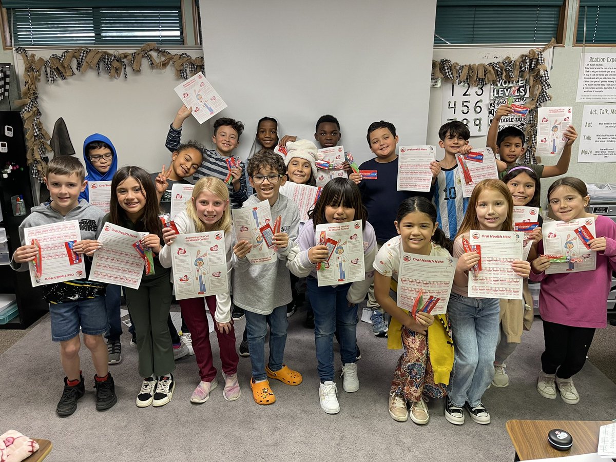Hey_Holloway's tweet photo. Thank you @Colgate for inspiring my students to ace their bright smiles with your classroom kit filled with dental games, Colgate samples and more! https://t.co/Mm14Qkc4fU