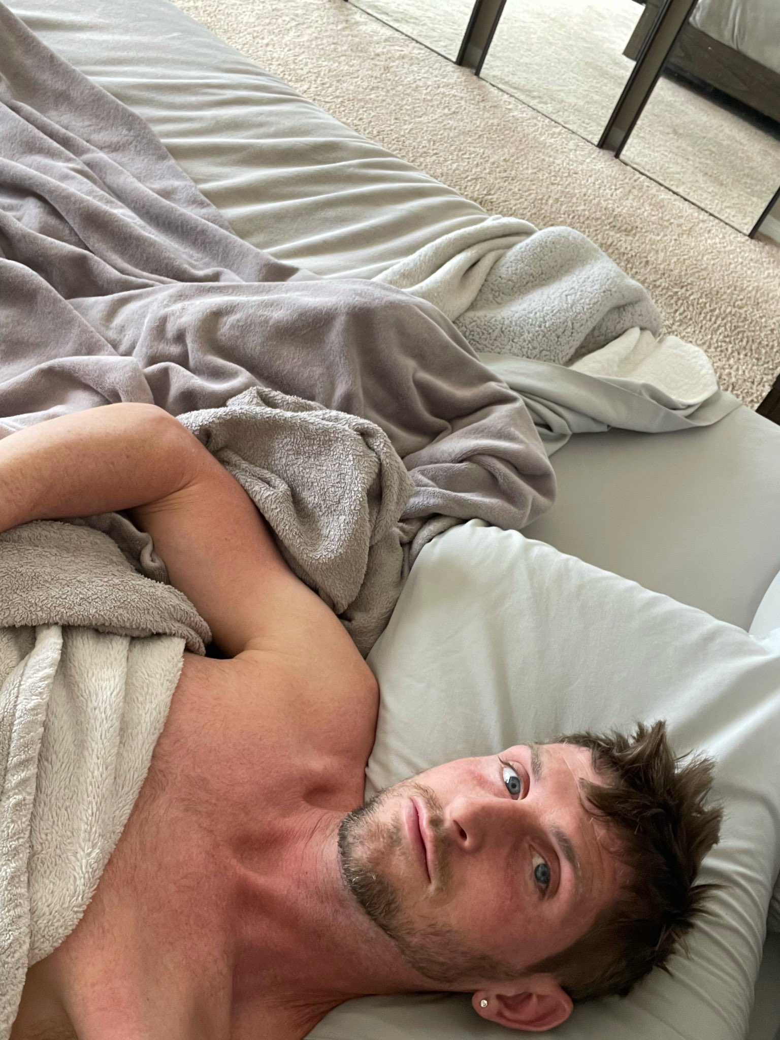 Morning. Time to start my day. Got to take care of the animals .. then make myself breakfast with fruit, turkey bacon and the fresh eggs that my chickens lay. 😋 https://t.co/Yr01OReiad