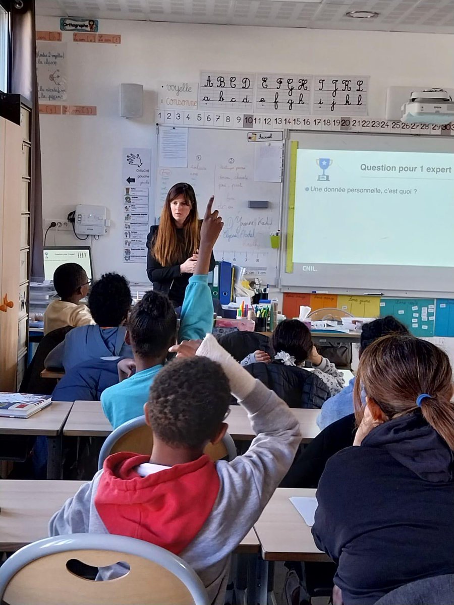 📱Le numérique dans les écoles de <a href="/marseille/">Ville de Marseille</a> ce sont aussi des actions éducatives. En partenariat avec la <a href="/CNIL/">CNIL</a> 1100 élèves ont participé à des ateliers ludiques pour les aider à avoir un bon usage des réseaux sociaux et les bons réflexes pour se protéger. Une première en France!