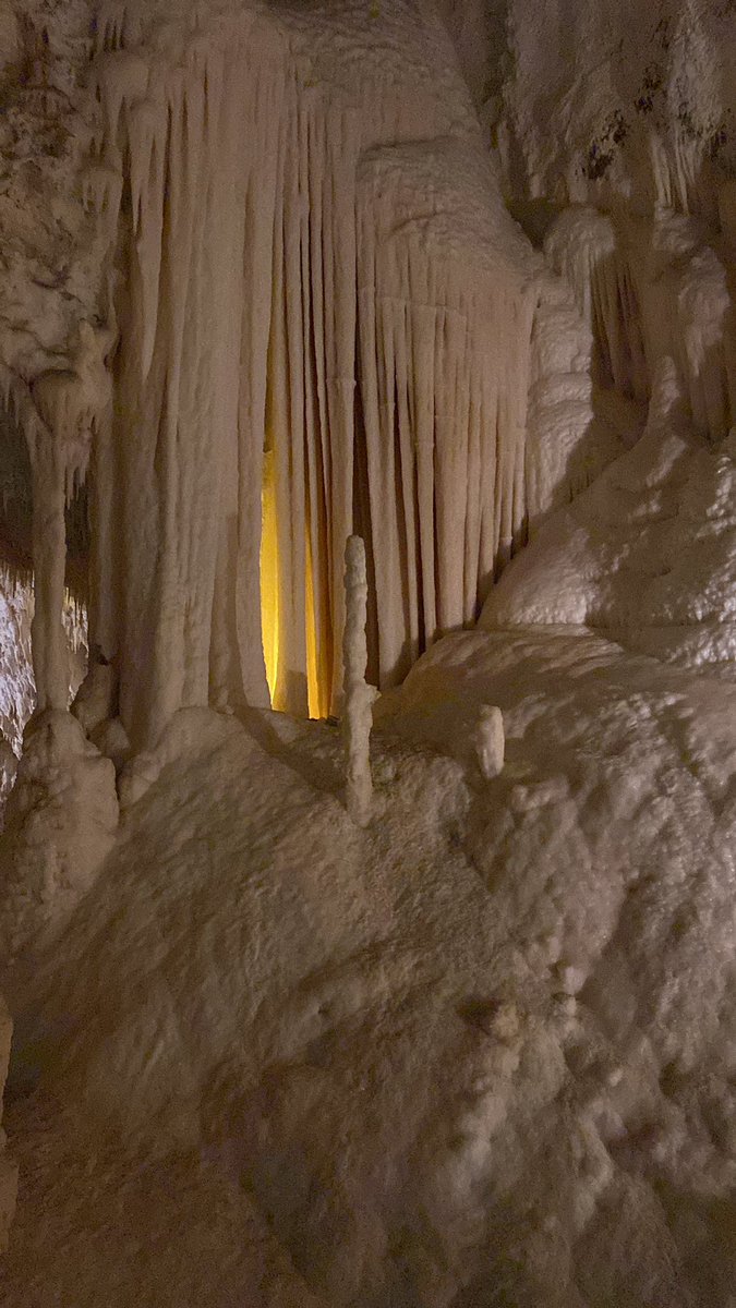 Sei mai stat@ alle Grotte di Frasassi?

🤩 L’effetto wow è assicurato!

Giochi di luce, impressionante schiera di stalattiti e stalagmiti, capolavori naturali, forme strane, tanti “personaggi” da incontrare!

Guarda il reel 👉🏼 instagram.com/reel/C22fG3nIn…

#destinazionemarche