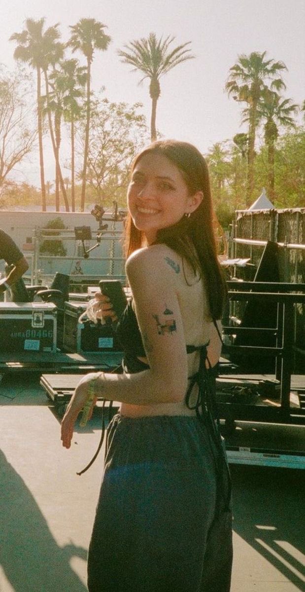 Lizzy McAlpine HQ tweet media