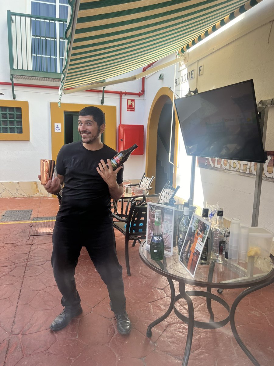 What can we do🙄? Its Friday😳Cocktail demonstration day!! Every Friday at 15:00h at the #clubhouse don’t miss it, there is always a way to #raisefunds for #WeAreWater #India and #Tanzania #SunsetHarbourClub #Tenerife #Charity 
@Radha_dadlani @Yohady81 @AngyActtiv @Ryan_Clubhouse