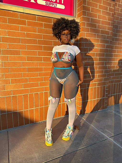 Candy girl https://t.co/uLfQkITImU