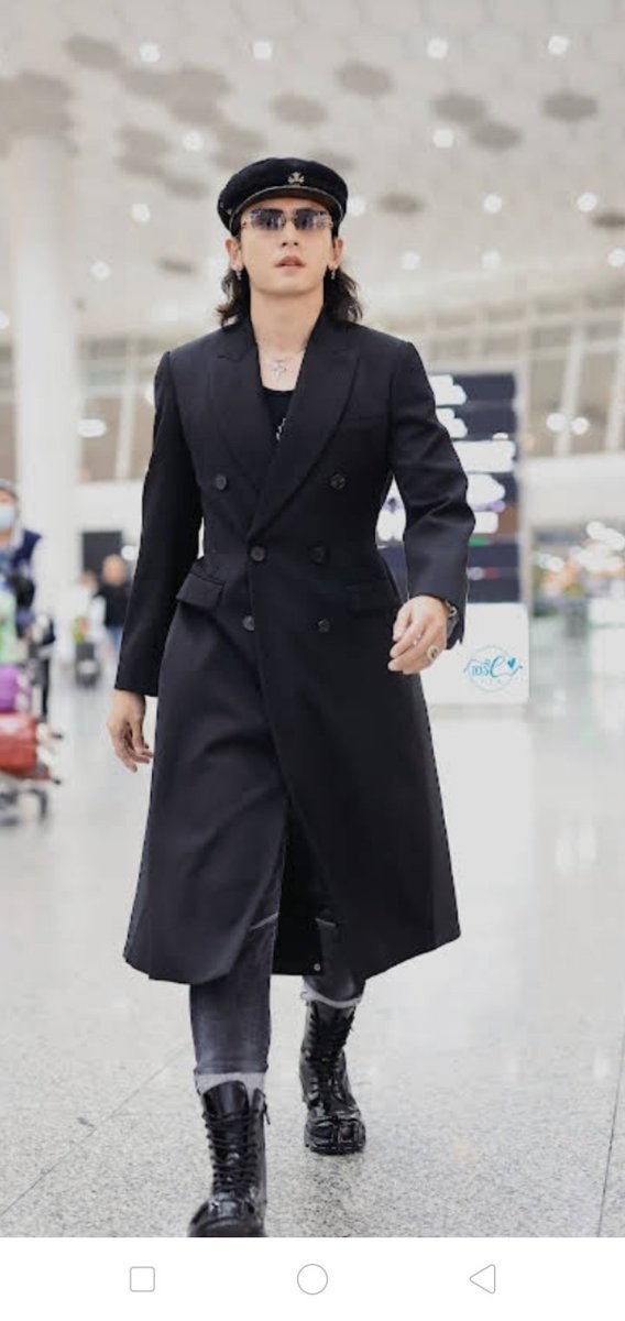 SesSubrrn's tweet photo. @lovezzh0511 @Phathwaranya1 When you said it, I cried. It's so different from the emotions I have right now. I'm happy with his beauty and handsomeness, wearing this outfit, wearing a hat, and walking so cool. Beauty, beauty, you. Mom really gave me a hundred percent.😭👍🤟🙆 https://t.co/f0l3dDNyJz