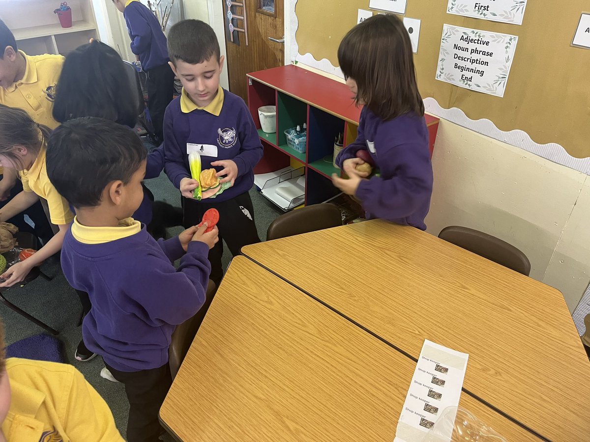 MissMcNamaraLHS's tweet photo. Exploring the journey food takes from the field to our forks! We compared foods that grow in the UK and around the world depending on their climate through role play🍊🍎🍓🍍🥒🥔🥚🥕 @MissDunworthLHS https://t.co/wWjVdVOzZa