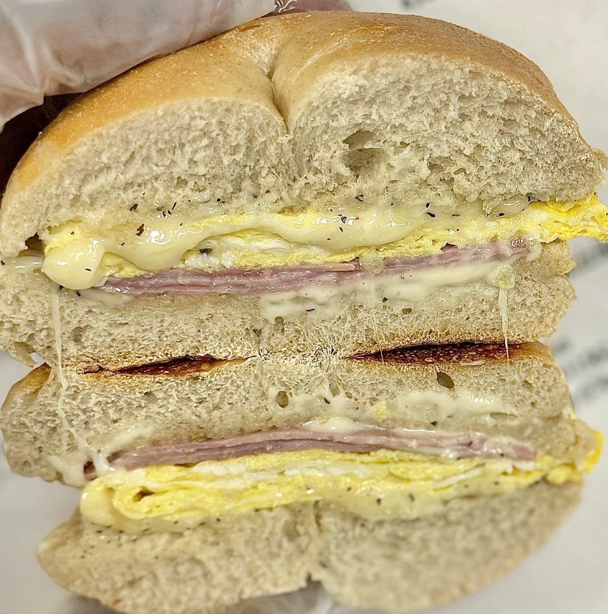 Fresh Old-Fashioned Hand Rolled, Boiled and Baked Plain Bagel with 2 Eggs, Boar’s Head Ham &amp; Swiss, S/P and Garlic Aioli! #maxbialystokandcompany #longbeachny #longislandbagels