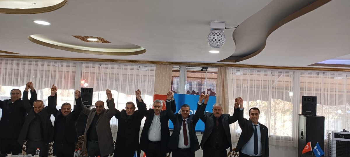 Kıymetli yol arkadaşlarımızla deva olmak için, il ve tüm ilçe teşkilatlarımız bir araya gelerek il ve ilçe  belediye başkanlığı adaylarımızın tanıtımını gerçekleştirdik. Bingölümüze Karlıovamıza hayırlı olsun.