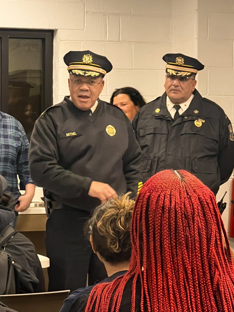 Last night's PSA 1 meeting was a powerful demonstration of collaboration. @PPDCommish, D/C Rosario, Capt. Bullick, Council members Lozada, Harrity, State Rep Giral, multiple city agencies& a strong community presence are committed to revitalizing Kensington.