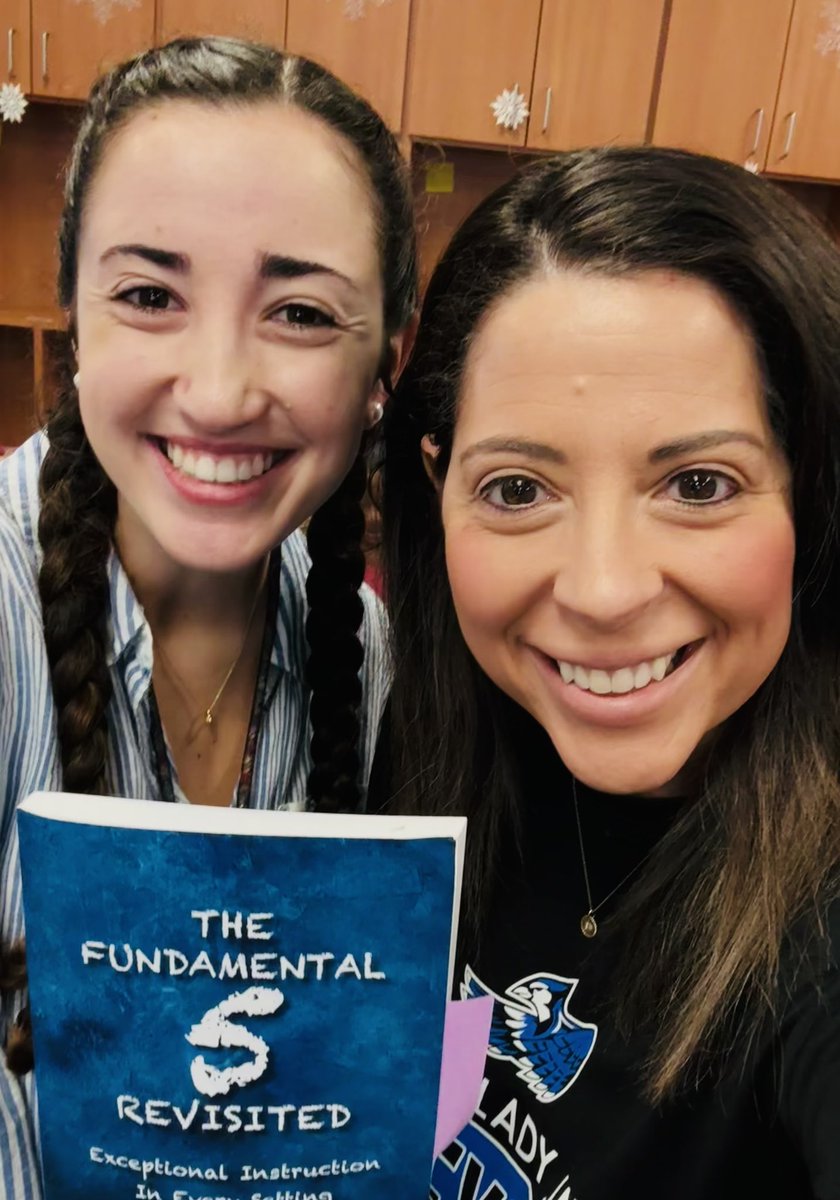 mcpape04's tweet image. Delivering “Fundamental 5” books to our newest teachers this morning!! #GrowingGREATNESS #ReadersAreLeaders #EnjoyLearning