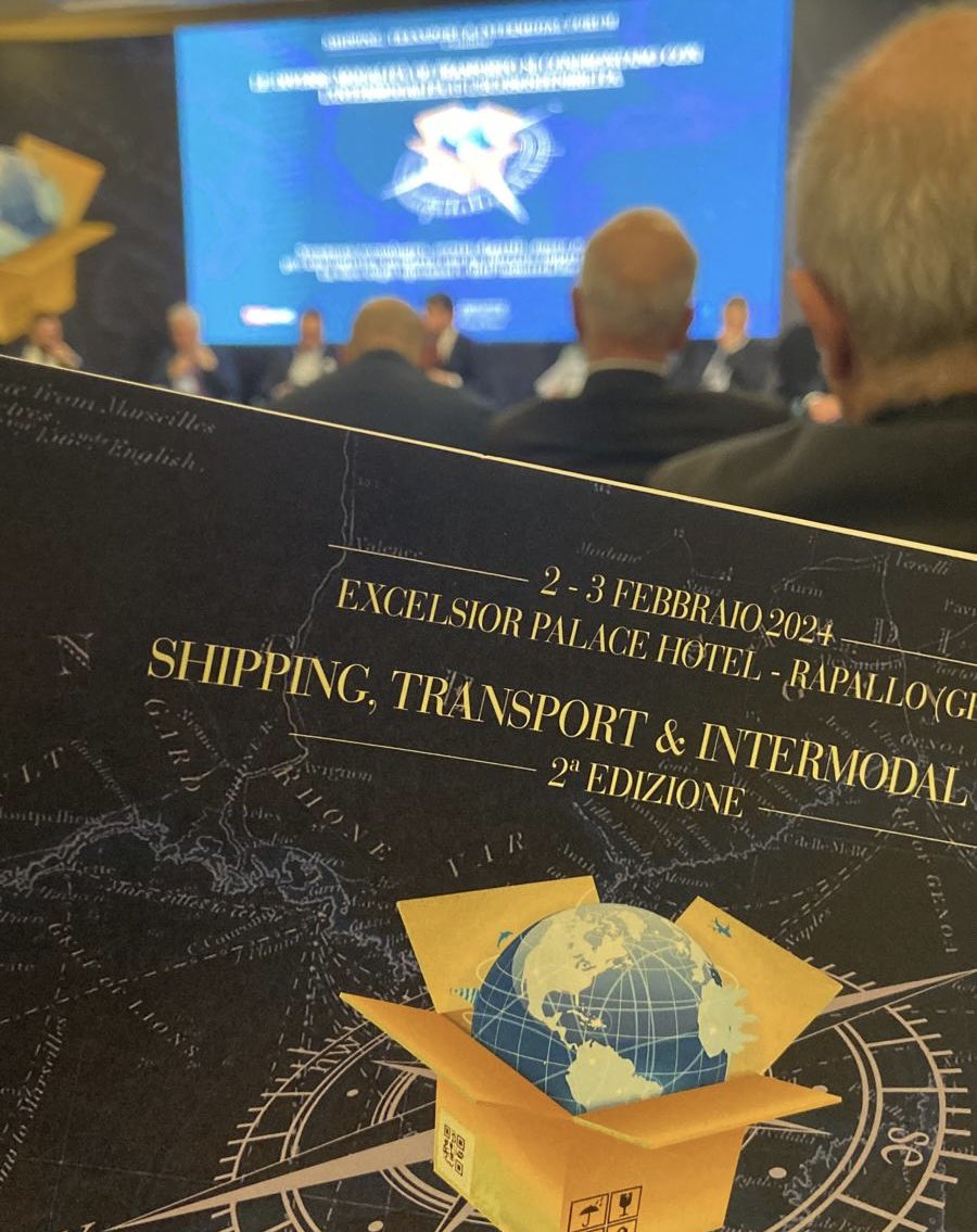 asso_logistica's tweet photo. L'efficienza della #supplychain è oggi più cruciale che mai. Umberto Ruggerone pres. di Assologistica sottolinea l'importanza di una digitalizzazione inclusiva nel settore dei #trasporti, richiamando l'attenzione sulle necessità di interventi governativi.
https://t.co/ruCvo937vX https://t.co/bz2wtRa0FZ