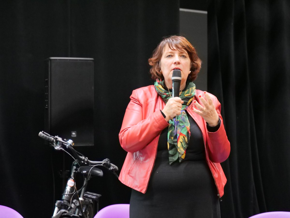 Lancement du projet "Petite Reine VELORUTION" 

La filière vélo fera-t-elle son grand retour sur le Pays de Montbéliard ? 

C'est en présence de Rémi Bastille, préfet du Doubs, que Monsieur Philippe GAUTIER, maire de Valentigney a ouvert ce jeudi le lancement de la concertation