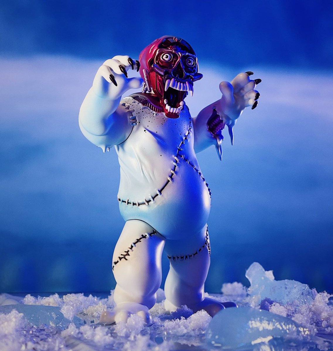 variantz_'s tweet image. “POLAR OPPOSITE” collectible figure by @alexpardee releases TODAY at 12pm PST/3pm EST only on Variantz.co 

"MASK-OFF" Base Edition /300

"MASKED" Variant /30

"BLOODY" Variant /15 (Hand Embellished by Alex Pardee)

Includes COA in form of trading card!