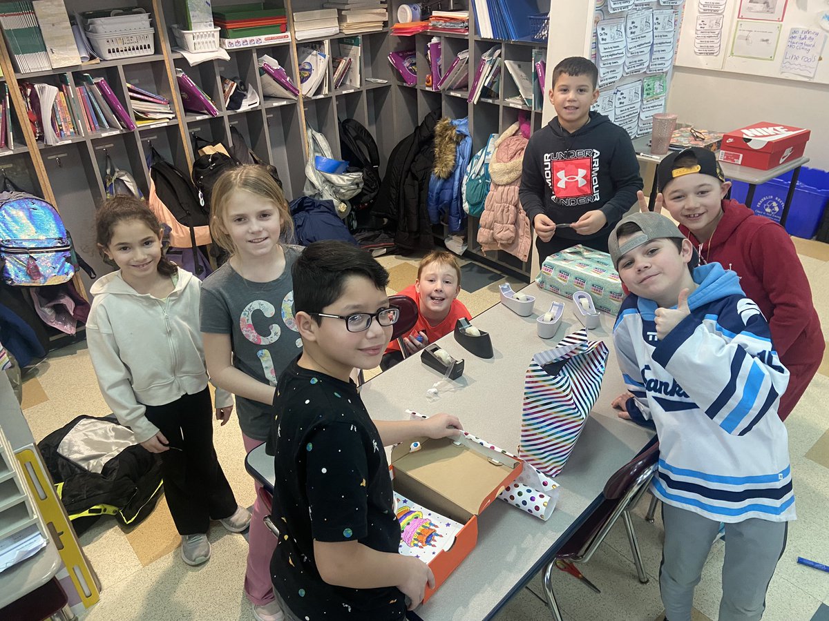 MrsAdamsOAK's tweet photo. Birthday boxes for the Franklin Food Pantry! BIG thank you to families for donating and to @MrKellyOAK for bringing this wonderful idea to Oak St 3rd grade! @FranklinFoodPan @OakStElementary ❤️🥳 https://t.co/YFbF6L5Gua