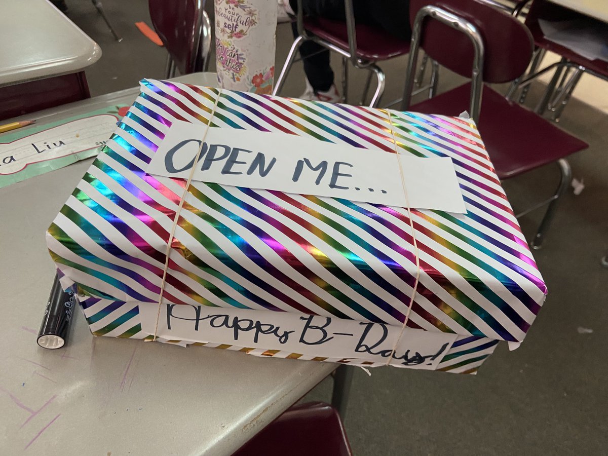MrsAdamsOAK's tweet photo. Birthday boxes for the Franklin Food Pantry! BIG thank you to families for donating and to @MrKellyOAK for bringing this wonderful idea to Oak St 3rd grade! @FranklinFoodPan @OakStElementary ❤️🥳 https://t.co/YFbF6L5Gua