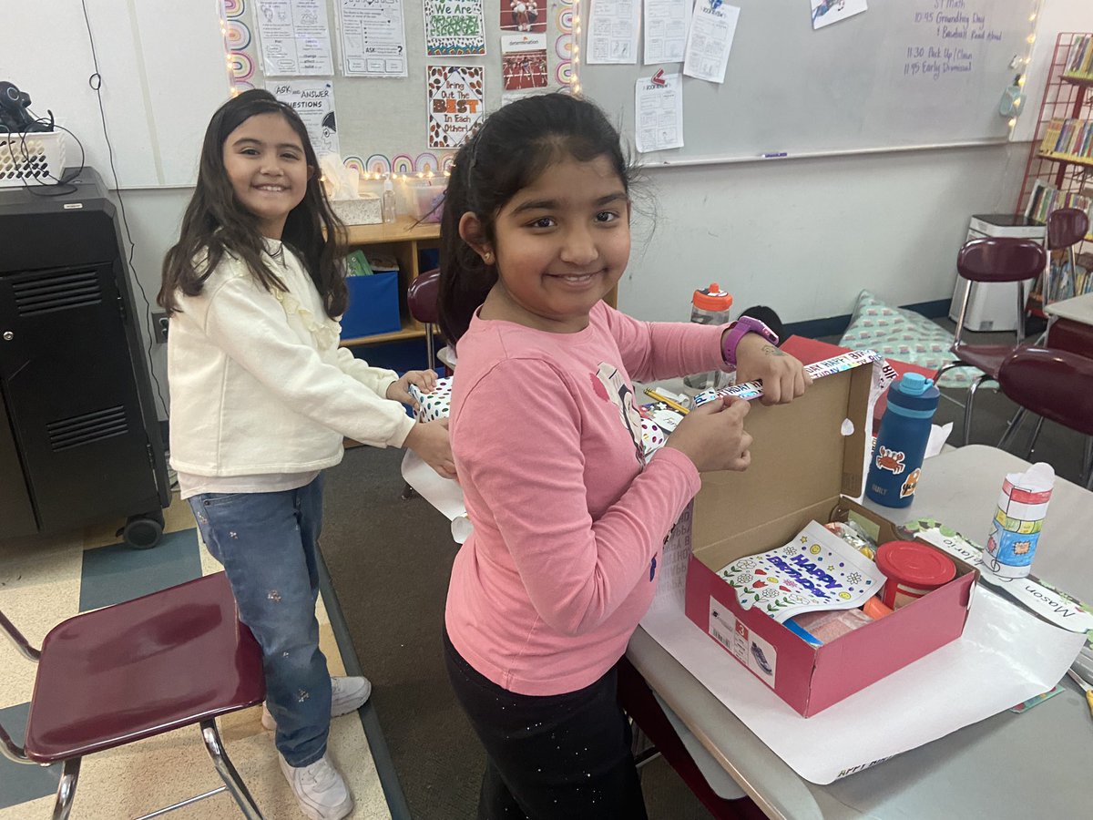 MrsAdamsOAK's tweet photo. Birthday boxes for the Franklin Food Pantry! BIG thank you to families for donating and to @MrKellyOAK for bringing this wonderful idea to Oak St 3rd grade! @FranklinFoodPan @OakStElementary ❤️🥳 https://t.co/YFbF6L5Gua