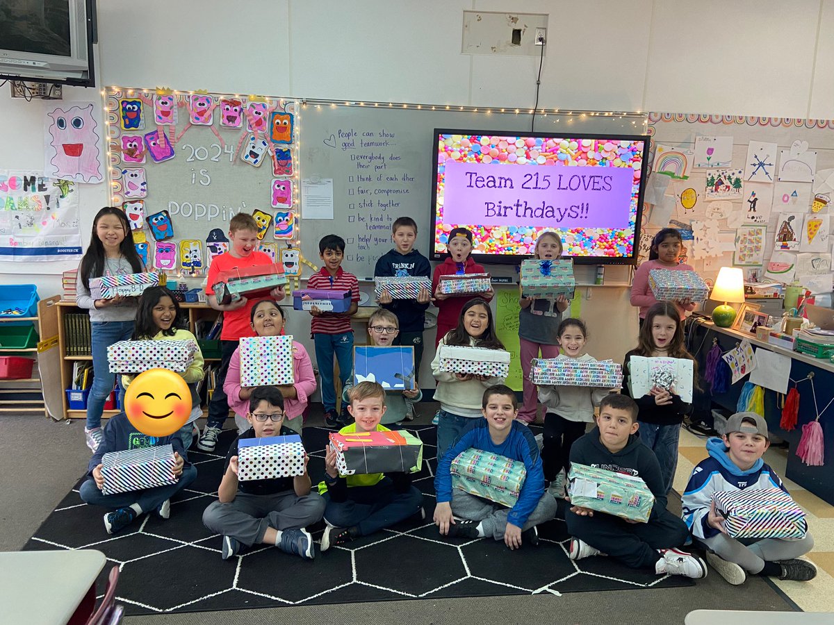 MrsAdamsOAK's tweet photo. Birthday boxes for the Franklin Food Pantry! BIG thank you to families for donating and to @MrKellyOAK for bringing this wonderful idea to Oak St 3rd grade! @FranklinFoodPan @OakStElementary ❤️🥳 https://t.co/YFbF6L5Gua