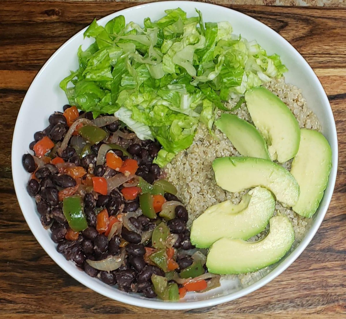 Crysulchak's tweet photo. @FreshUpdates #FreshIntentions Challenge - Day 26 - light and healthy lunch with  whole grains https://t.co/gHc2QclJk3