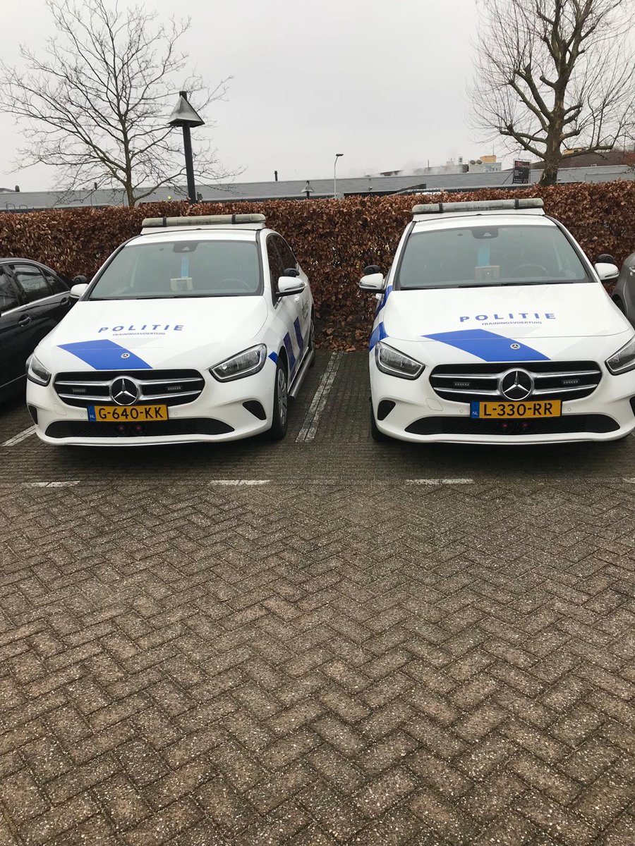 Vergrijzing? Nou, inderdaad. Binnenkort verzorgen wij bij <a href="/PROCentrumNL/">PROCentrum</a> rijtrainingen opvallend voor één van onze grootste opdrachtgevers. Speciaal voor deze rijtrainingen zijn de voertuigen in een alternatieve striping gezet. Uiteraard wel even 👋 als jullie ons #politie