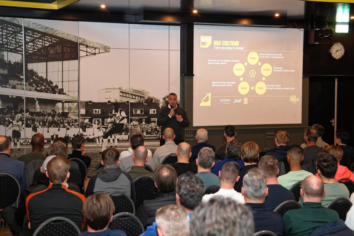 fouadelfdil's tweet photo. Bijna 200 aanwezigen op de @NACnl Voetbalcongres. Samen met vertegenwoordigers van o.a. regionale amateurclubs, @KNVB @breda hebben wij gesproken over het ontwikkelen van jeugdopleidingen. Dank aan alle collega’s, vrijwilligers en sponsoren voor een zeer geslaagd event! 💛🖤 https://t.co/nHWDXA501O