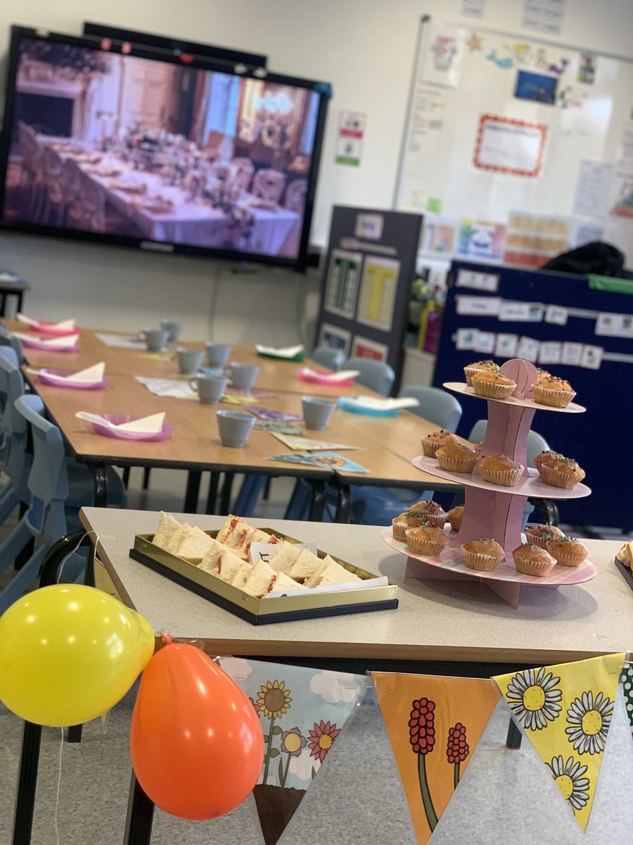 Elm Class have been learning about the UK. They ended the week with a tea party! 
They prepared jam sandwiches, decorated cupcakes and made crowns for the occasion. They also enjoyed hot chocolate with their afternoon tea 🧁 🫖 #foodtech #geography #history