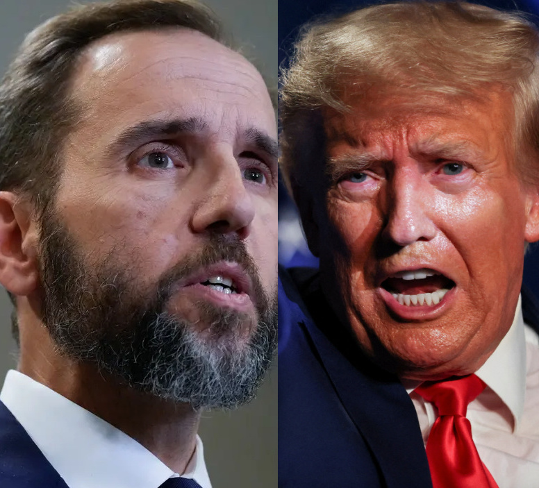 OccupyDemocrats's tweet image. BREAKING: Mar-a-Lago bombshell drops as evidence from Special Counsel Jack Smith reveals that the FBI agents who searched Trump&apos;s Florida estate may have missed two rooms — including a mysterious &quot;hidden room.&quot;

Trump may still have stolen classified documents stashed away down…