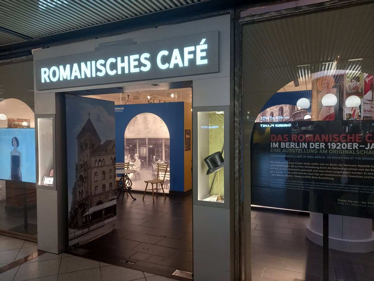Stefan_Kalmring's tweet photo. Wo John #Höxter, Bert #Brecht, Mascha #Kaléko oder Fritzi #Massary sich trafen, Café tranken, politisierten, sich vernetzten und künstlerisch produktiv wurden. Eine #Ausstellung über das #RomanischeCafé im #Europacenter in #Berlin #Charlottenburg, also dort, wo es einst war. https://t.co/pNM2OM2MDQ