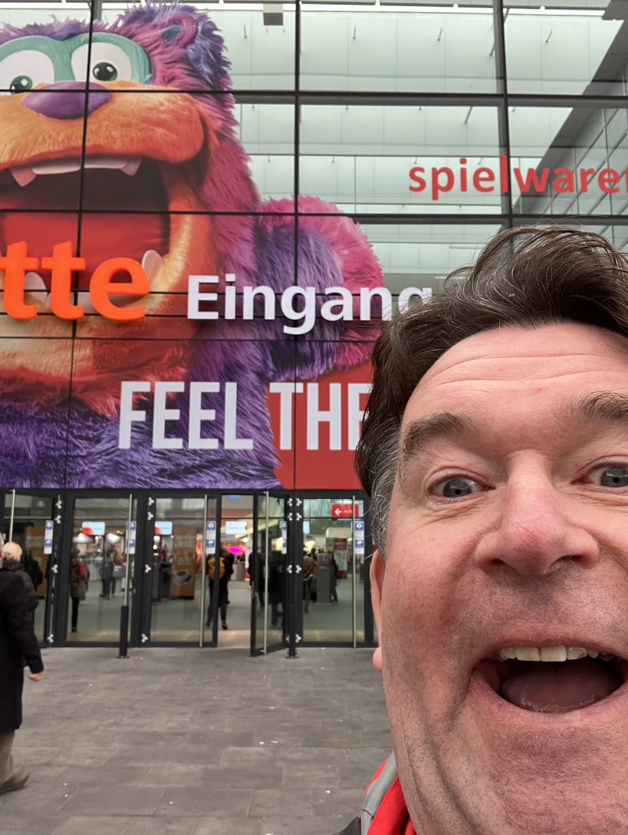 So I was going for the mad Spielwarenmesse bear look but I don’t have the teeth. I’m the one on the right btw