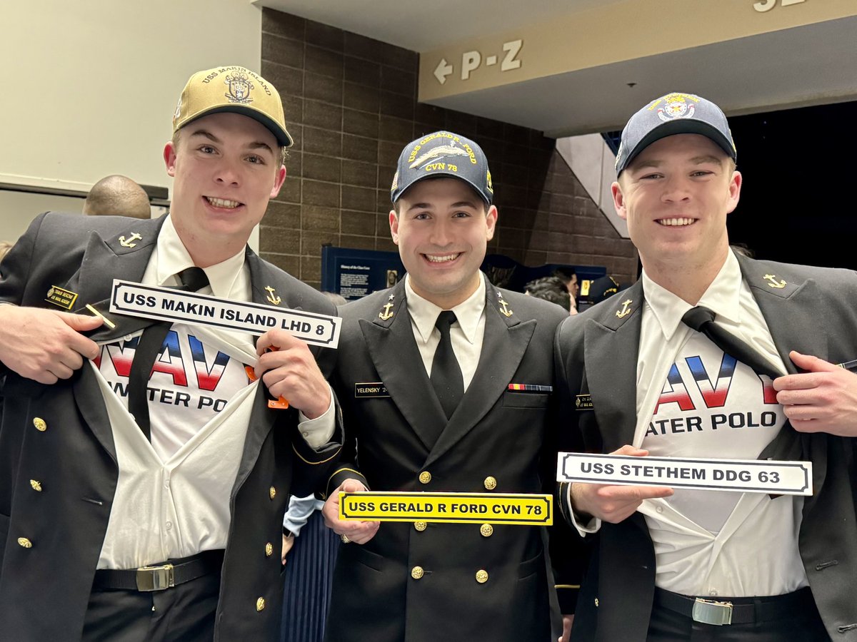 Congrats to our 3 Surface Warfare Officer selects.  Last night they were able to pick the ship and location of their first tour. Proud of you!!  #ServiceBeforeSelf #gonavwp🇺🇸 @OwenGurich @SurfaceWarriors @ussgeraldf13385 @USSMakinIsland @NavalAcademy @NavyAthletics