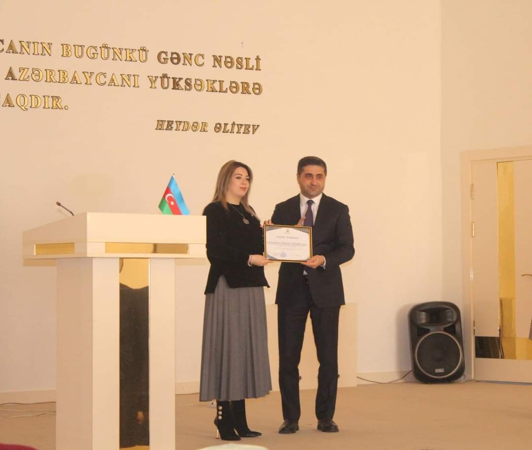 Kmal54884697's tweet photo. Göygöl rayonunda dövlət gənclər siyasətinin həyata keçirilməsində göstərdiyimiz fəaliyyətə görə - 2 Fevral Gənclər Günü münasibətilə rayon rəhbərimiz cənab Elvin Paşayevin müvafiq sərəncamına əsasən təltif olunduq. https://t.co/qU8rkPmxQQ