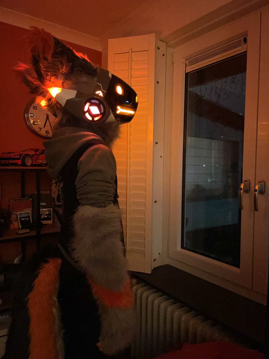 I can make something good 🎵

#Protogen #FursuitFriday