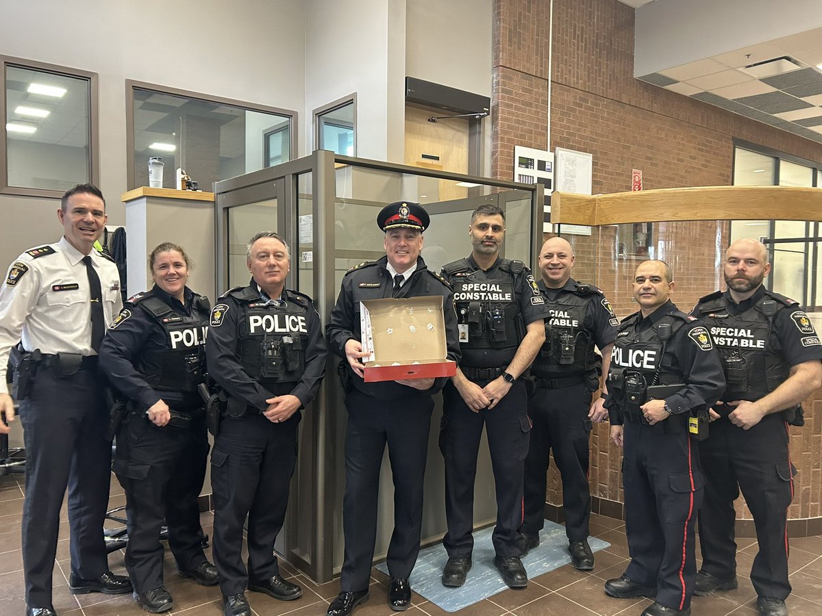 It’s a special weekend as the Special Olympics #ChoosetoInclude donut is available at all @TimHortons locations this weekend. @chiefmacsween joined with Deputy Chiefs @CHammond953 @kmccloskey1073 distributing these donuts to our hard working members @SOOntario @SpecialOCanada