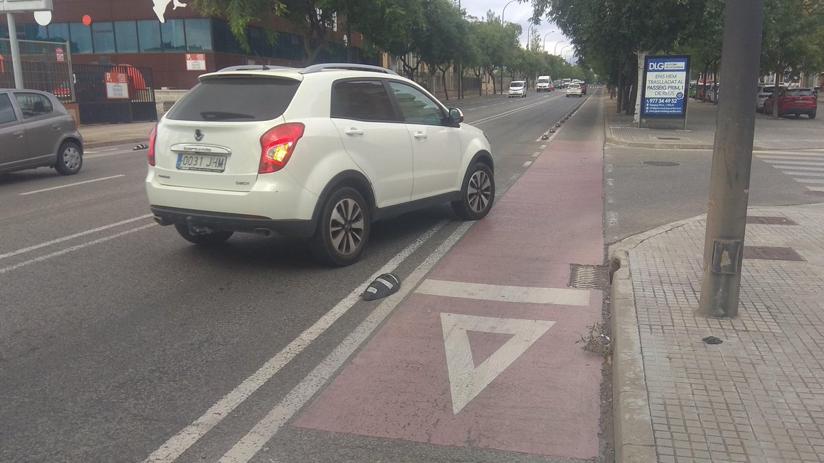 <a href="/ElCampDifusio/">El Camp Difusió 🎗</a> Rotondes no se, però a l'avinguda Falset els carrils interiors tenen preferència sobre els exteriors 👏👏👏