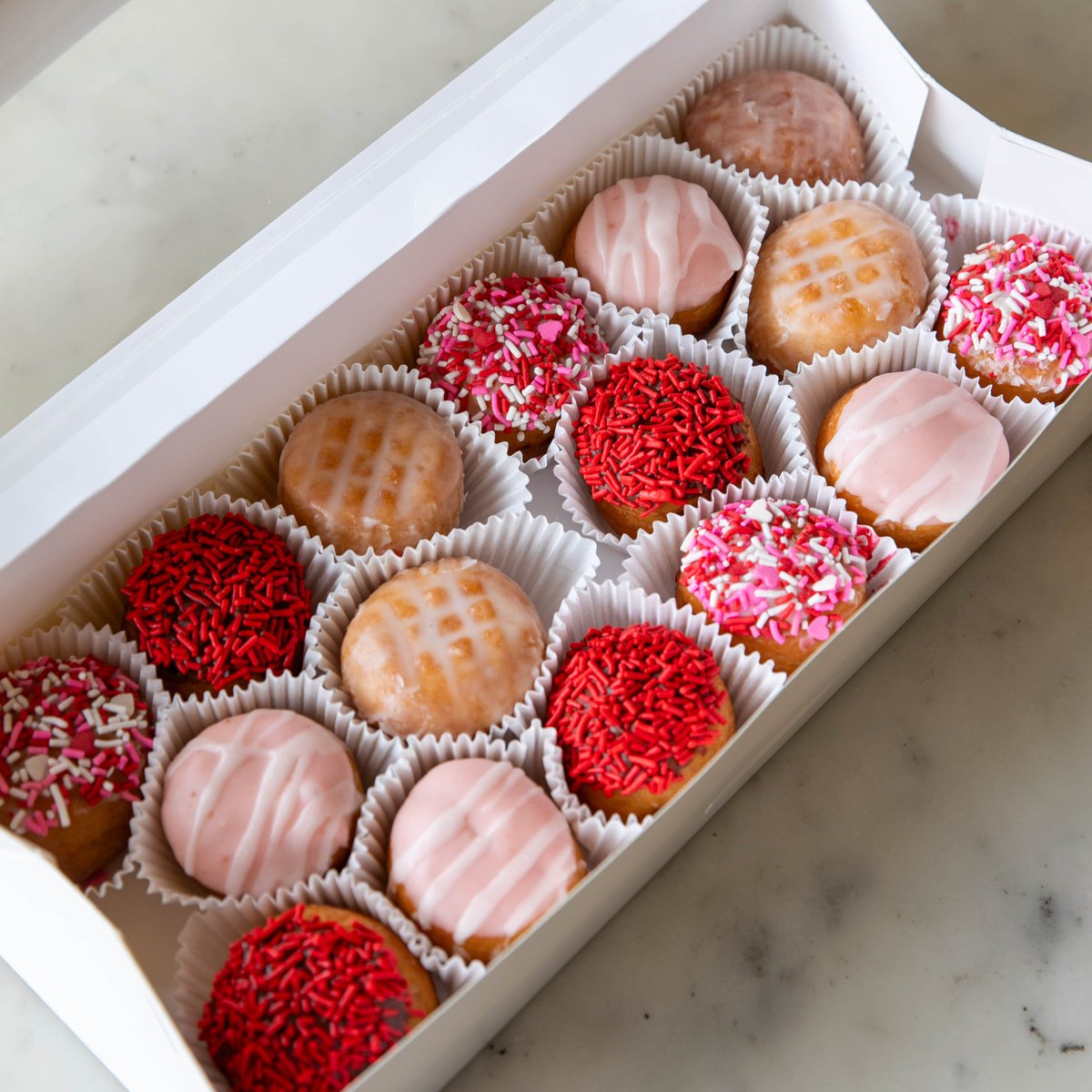 The sweetest Valentine's Day gift box is available for pre-order! ❤️ Reserve your Doughnut Hole Gift Box now, pick it up on Valentine's Day!  Pre-order online for in-store pick up on Wednesday, Feb 14th. Cut off for pre-orders is Sunday, Feb 11th at 5pm. kyoo.tech/order/merchant…