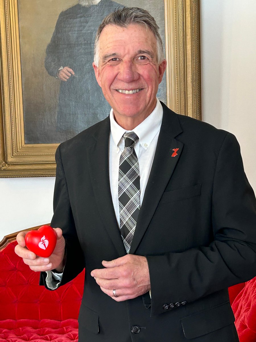 americanheartvt's tweet photo. Today is National #WearRedDay. Thank you Vermont Governor Scott and legislators for helping to raise awareness for women’s heart health. Heart disease and stroke cause 1 in 3 deaths among women each year. Learn more about your heart health at https://t.co/dMwqt4IoiH. #GoRed802 https://t.co/rL9xRtTG0C