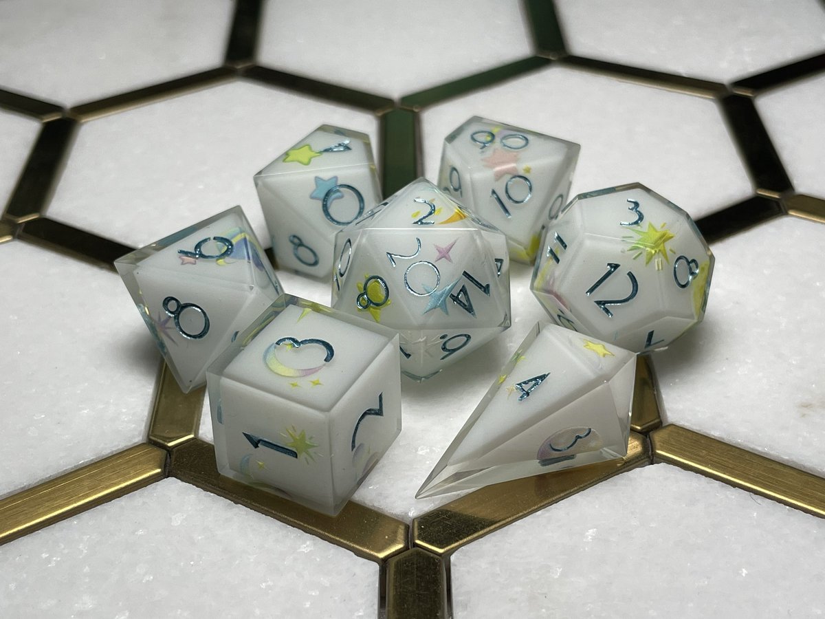 superkaelyn's tweet photo. Details about the first MBK drop of the year! (Tomorrow, 02/03 at 1PM PT)
- four dice sets
- a strawberry boba themed keycap tray
- the return of mystery misfits dice grab bags
- a sale on items that need a home! https://t.co/lqTLXIjWLw