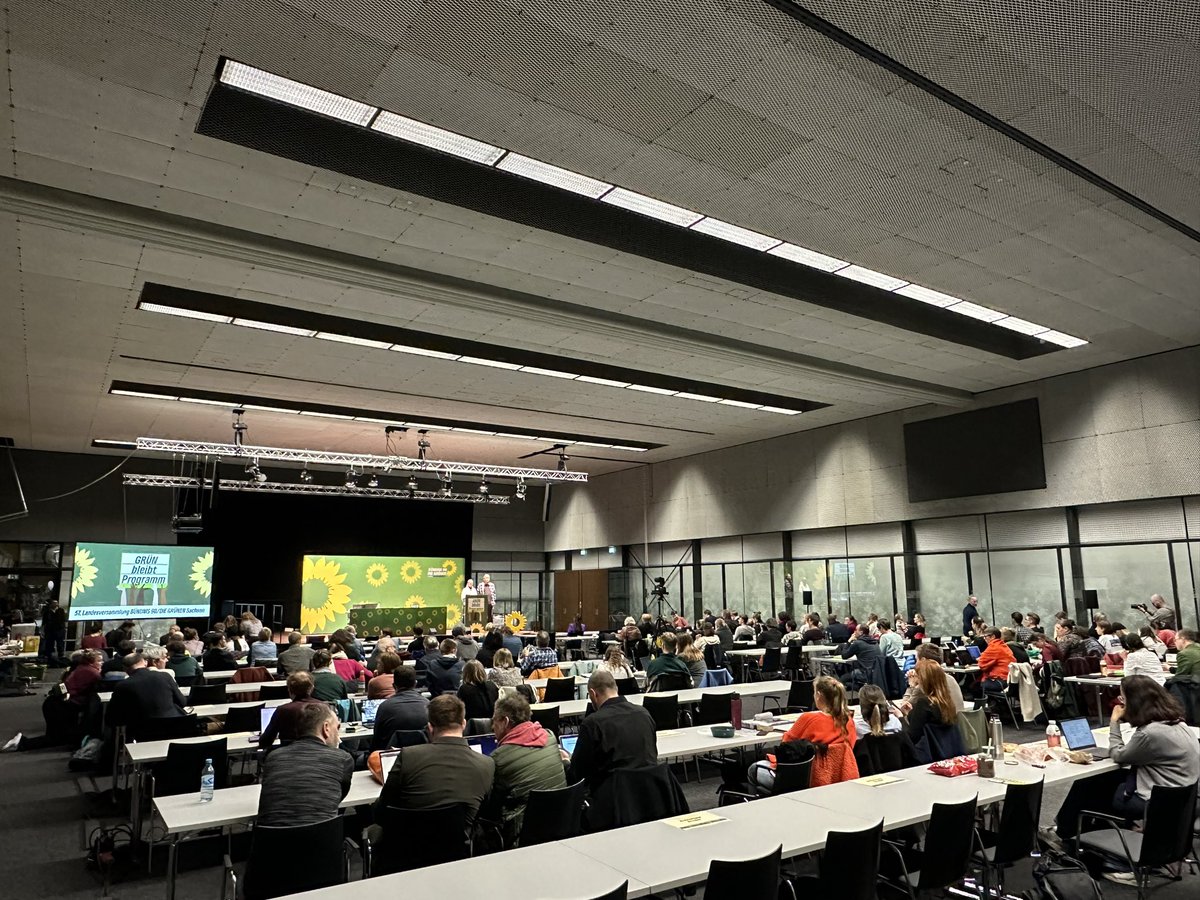 erzgruen's tweet photo. Unsere Delegierten sind heute für das #Erzgebirge in Neukieritzsch auf der #ldksn. Wir wünschen euch einen interessanten Abend. #ldk https://t.co/hDwtV3pNFk