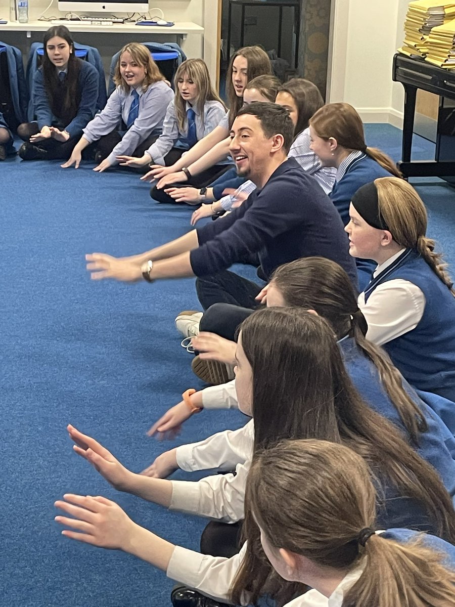 We hosted a fun and engaging choral workshop this morning with @NYCNI_ conductor, Andrew Nunn.